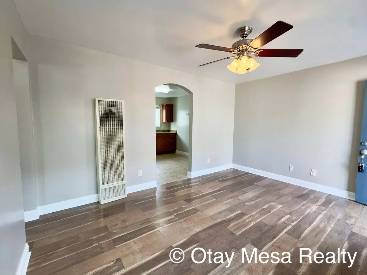 481 Palm Ave photo 2