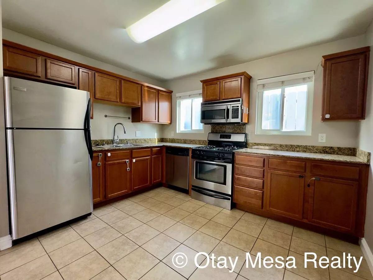 481 Palm Ave photo 4