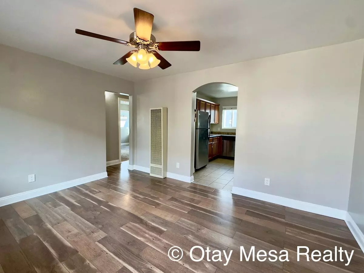 481 Palm Ave photo 3