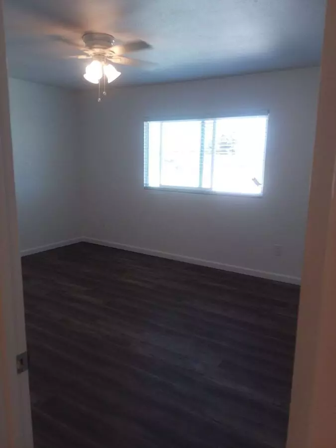 HEMLOCK AVE photo 4
