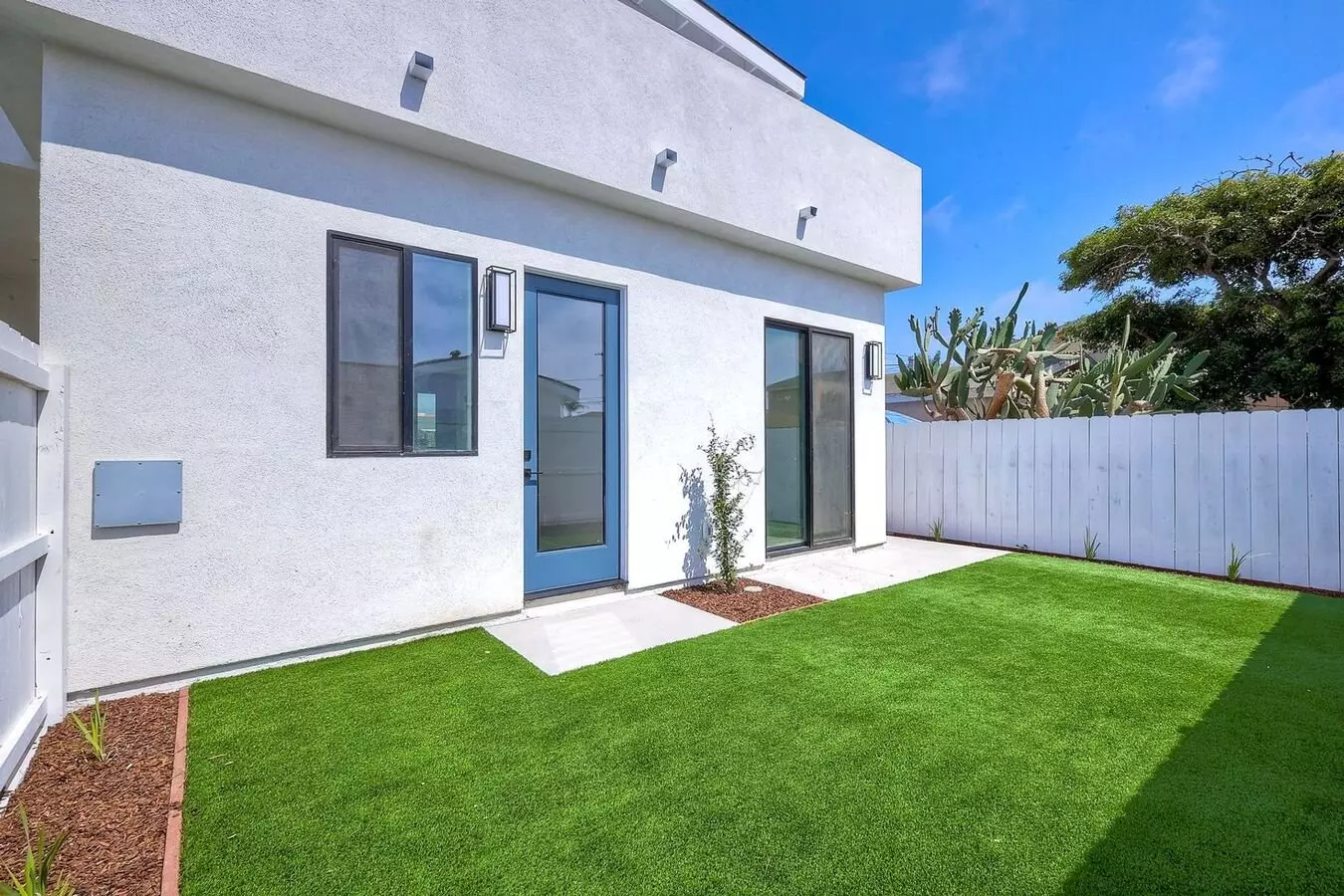 573 Florida St Imperial Beach, CA 91932 photo 2