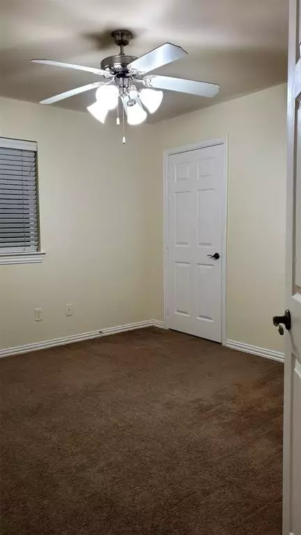 3015 Tudor Lane, Irving, TX 75060 photo 3