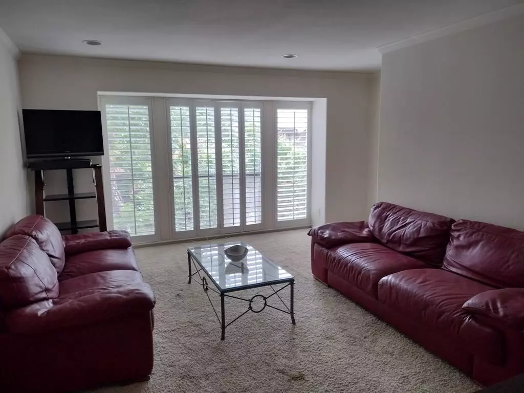 4563 North Oconnor Road, Irving, TX 75062 photo 2