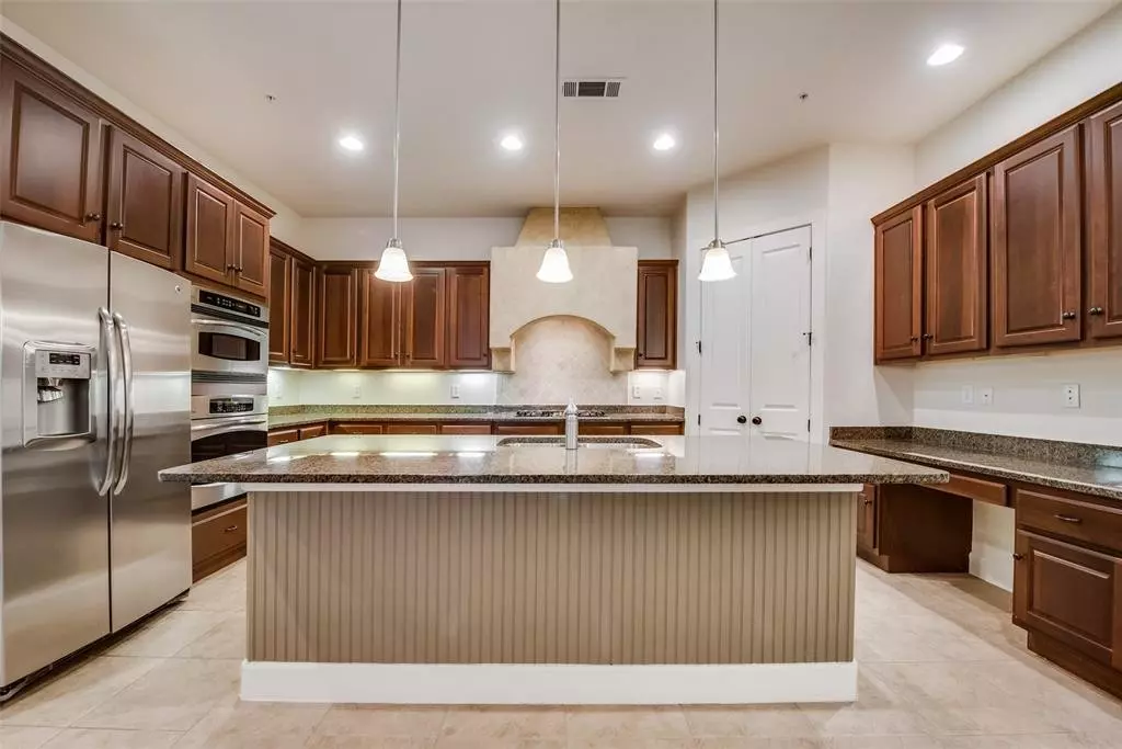 555 Viaduct Amalfi, Irving, TX 75039 photo 5