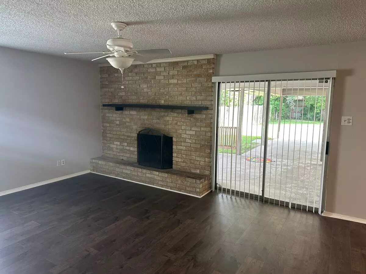 3031 Medina Street, Irving, TX 75061 photo 5