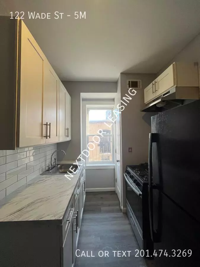 122 Wade Street photo 5