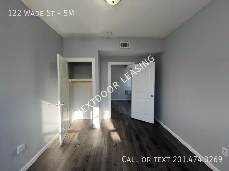122 Wade Street photo 4
