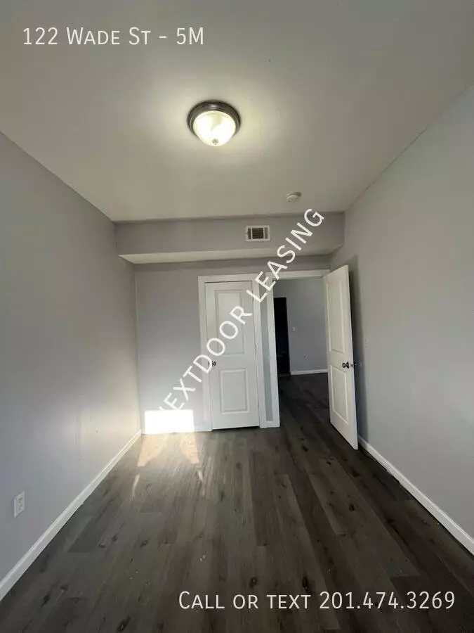 122 Wade Street photo 3