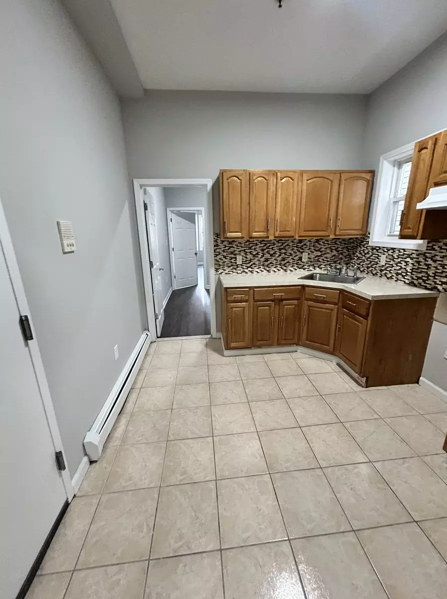 162 Carteret Avenue photo 3