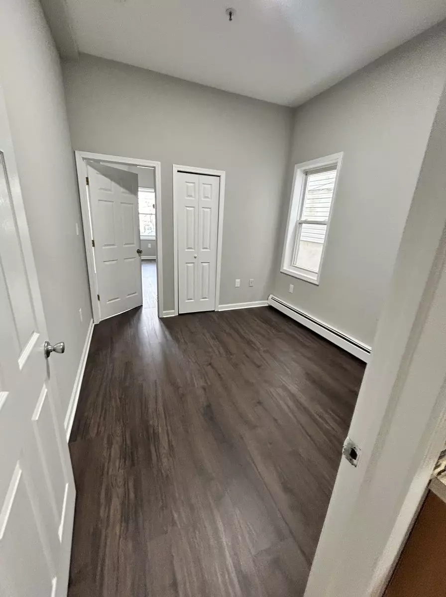 162 Carteret Avenue photo 4