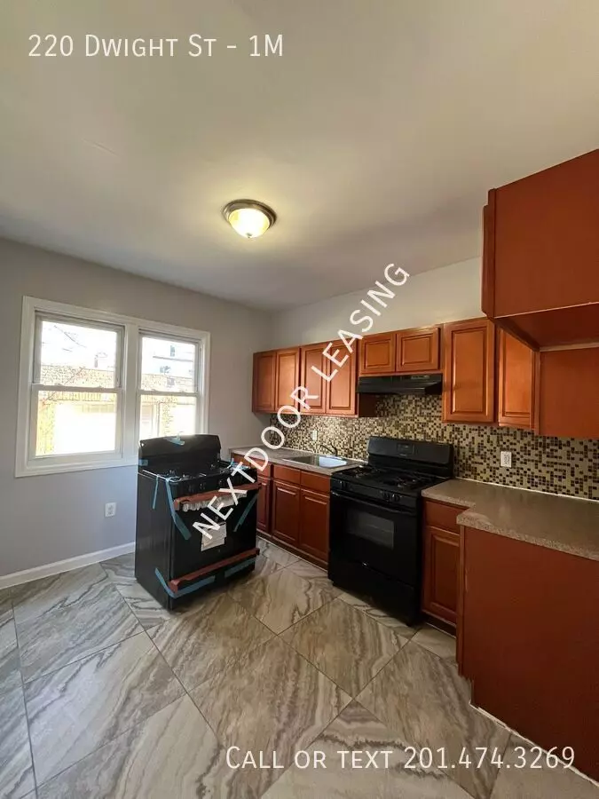 218 Dwight Street photo 3