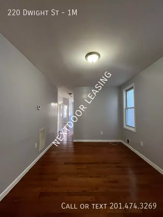 218 Dwight Street photo 4