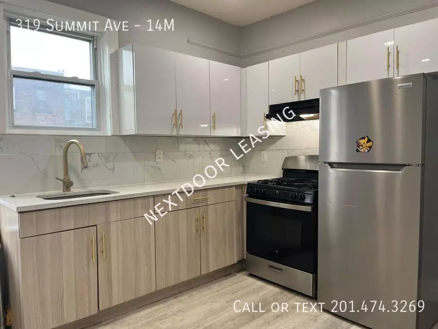325 Summit Avenue photo 3