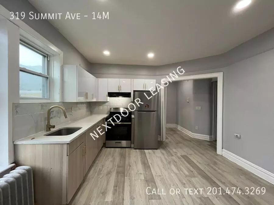 325 Summit Avenue photo 4