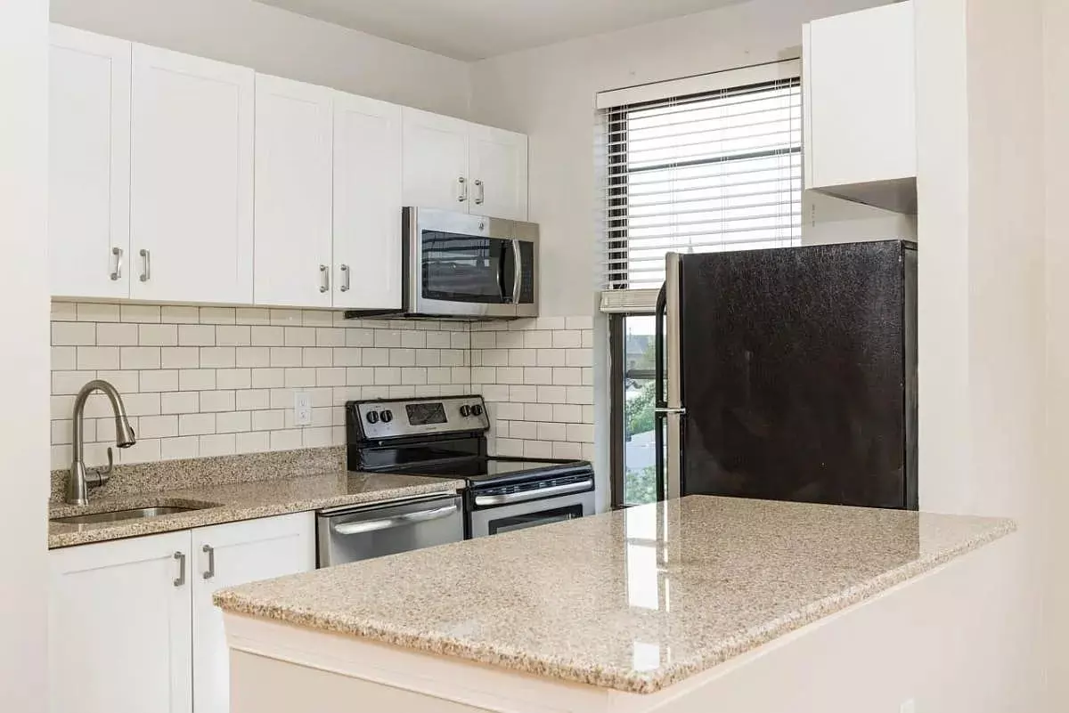 44 Sherman Avenue photo 5
