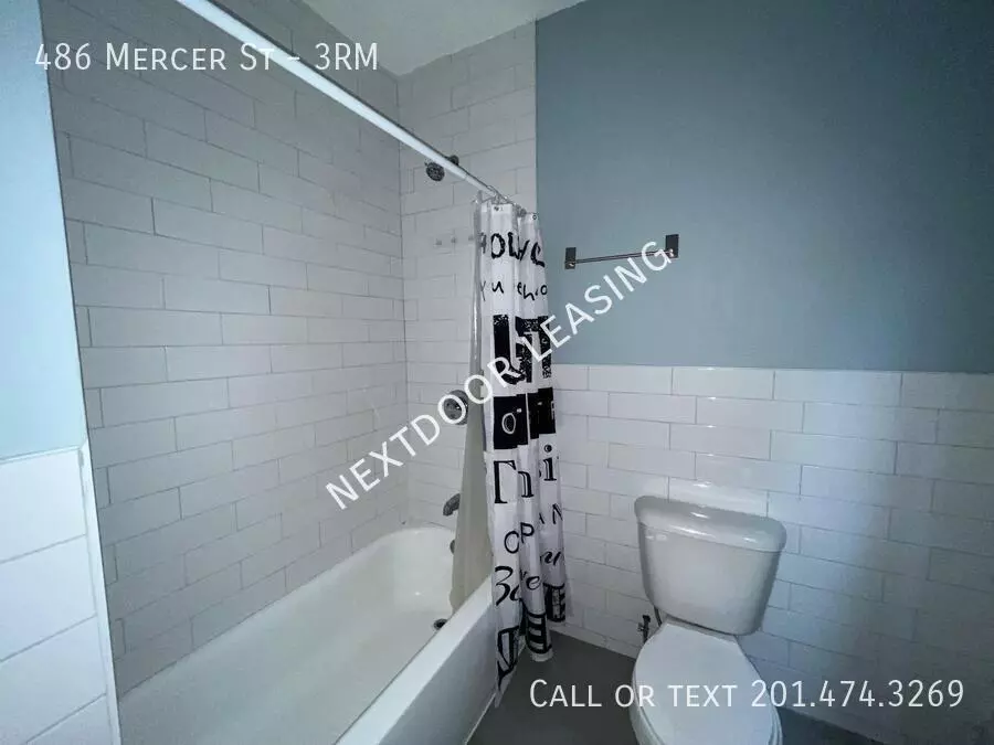 486 Mercer Street photo 5