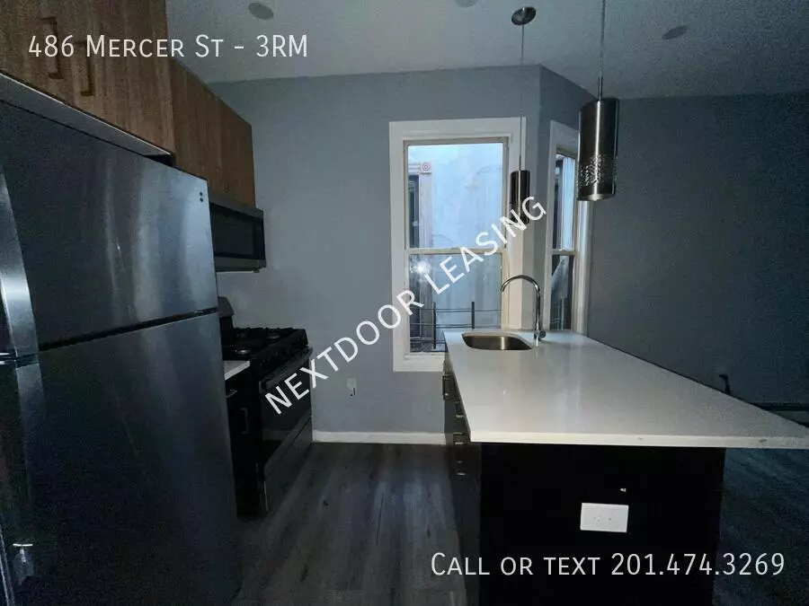 486 Mercer Street photo 3