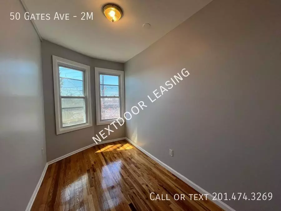 54 Gates Avenue photo 3