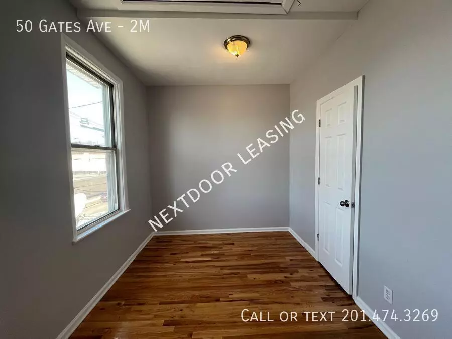 54 Gates Avenue photo 4