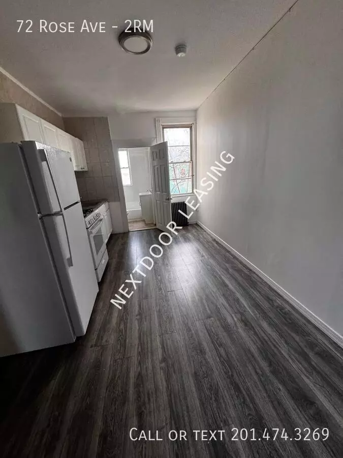 70 Rose Avenue photo 4