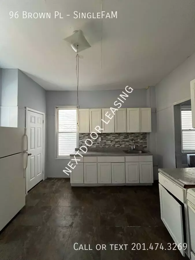 96 Brown Place photo 4
