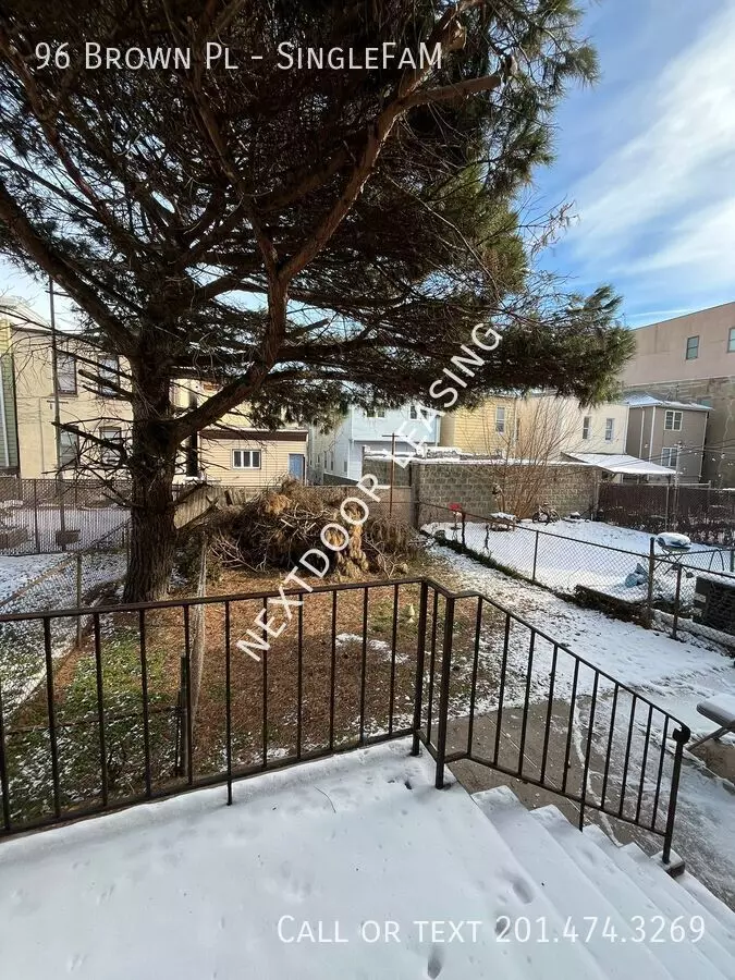 96 Brown Place photo 5