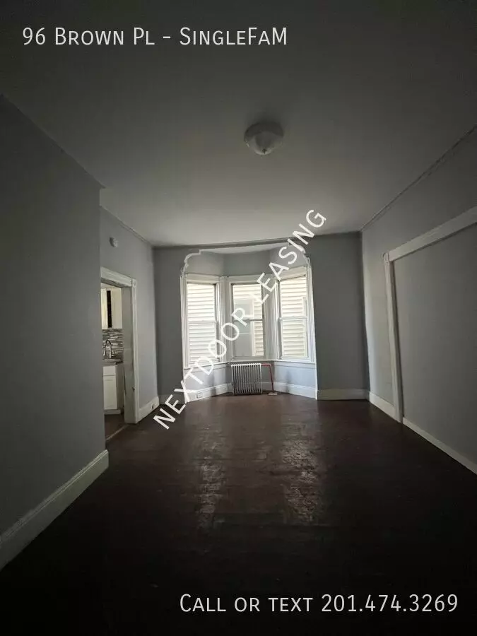 96 Brown Place photo 3
