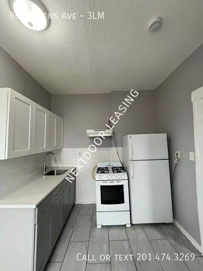96 Sterling Place photo 3