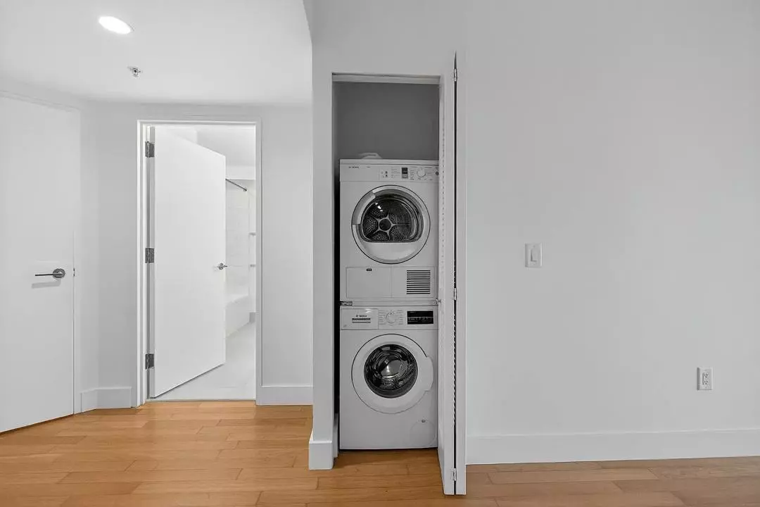 A Spacious One-bedroom , Located Just Moments From Nj photo 4