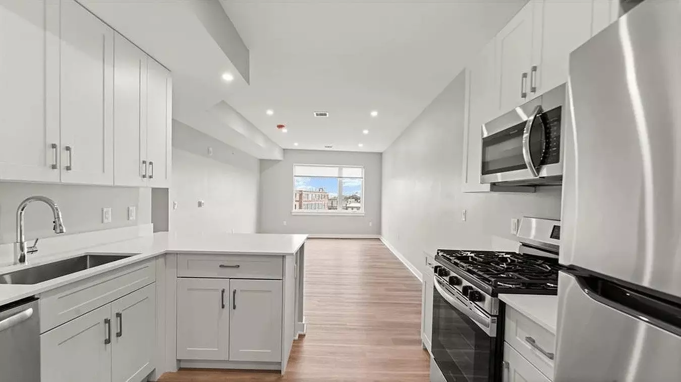 Spacious One-bedroom With Modern Amenities &amp; Rooftop Views photo 5