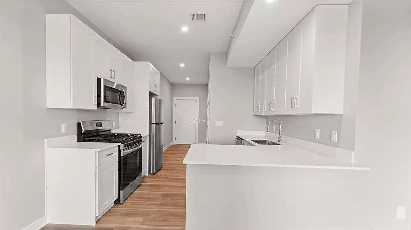 Spacious One-bedroom With Modern Amenities &amp; Rooftop Views photo 3
