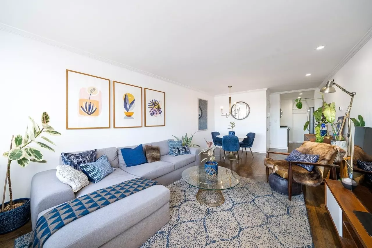 Stunning Furnished 1 Bedroom photo 3