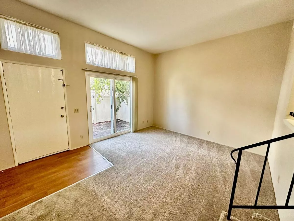 Spacious La Jolla 2br/1.5ba Townhouse With Garage Parking photo 3