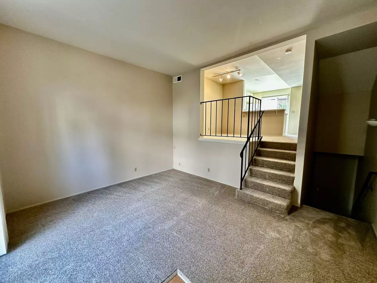Spacious La Jolla 2br/1.5ba Townhouse With Garage Parking photo 2