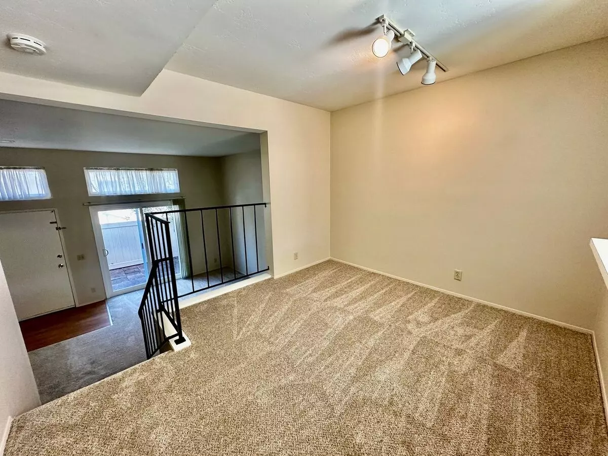 Spacious La Jolla 2br/1.5ba Townhouse With Garage Parking photo 5