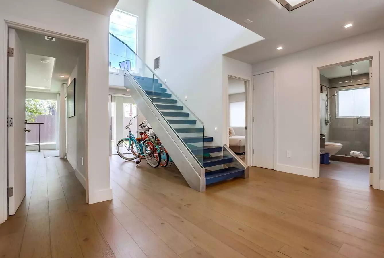 309 Colima Court, La Jolla, CA 92037 photo 2