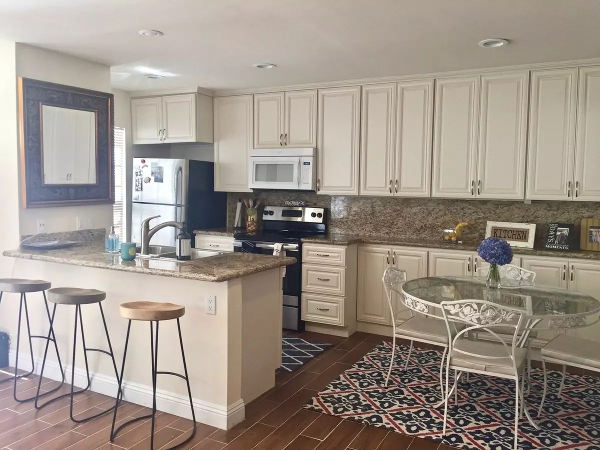 Luxury One Bedroom Apartment In La Jolla Village! Shared Garage Parking! Ac! Washer &amp; Dryer! photo 5