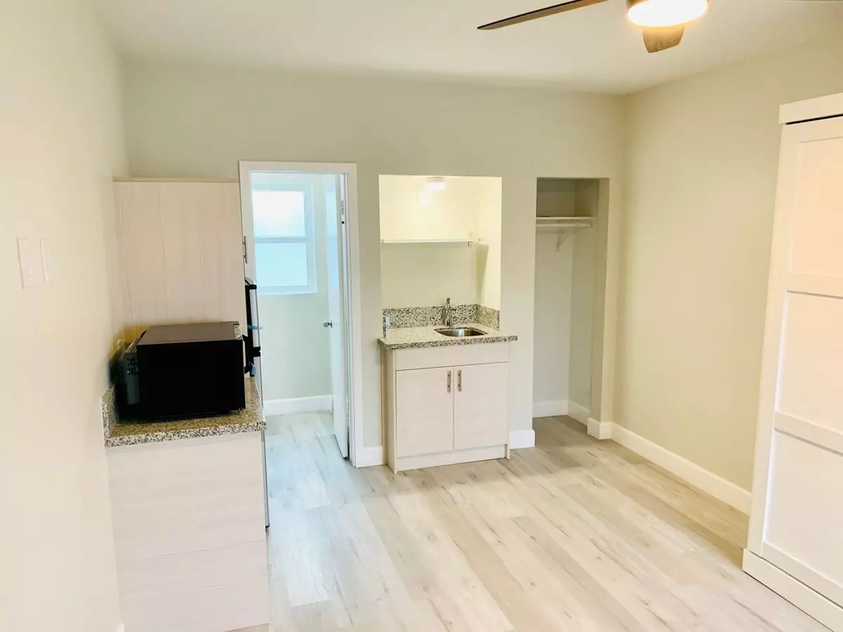 Remodeled Studio Apartment Available In The Heart Of La Jolla! Only $1,700/mo photo 4
