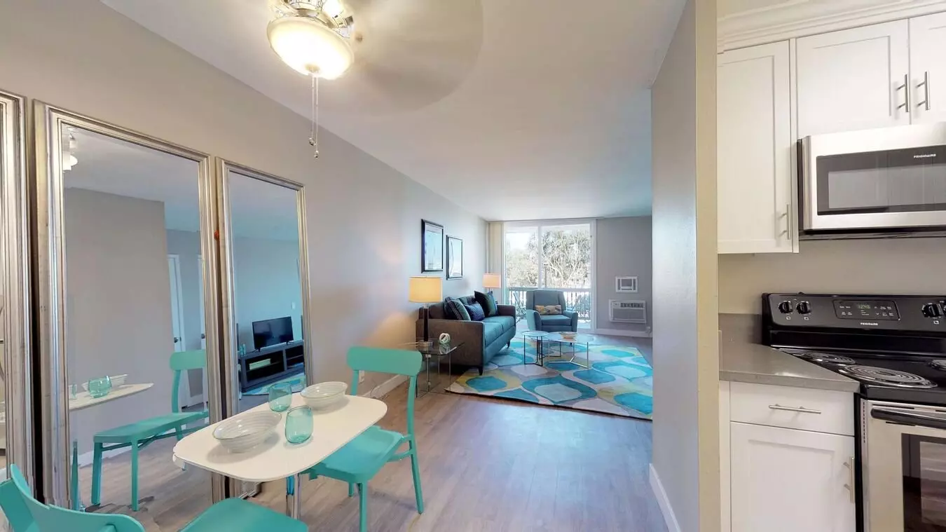 Fleetwood - Luxurious Apartment Home With Patio, A/c, Assigned Parking In Resort-style Community photo 5