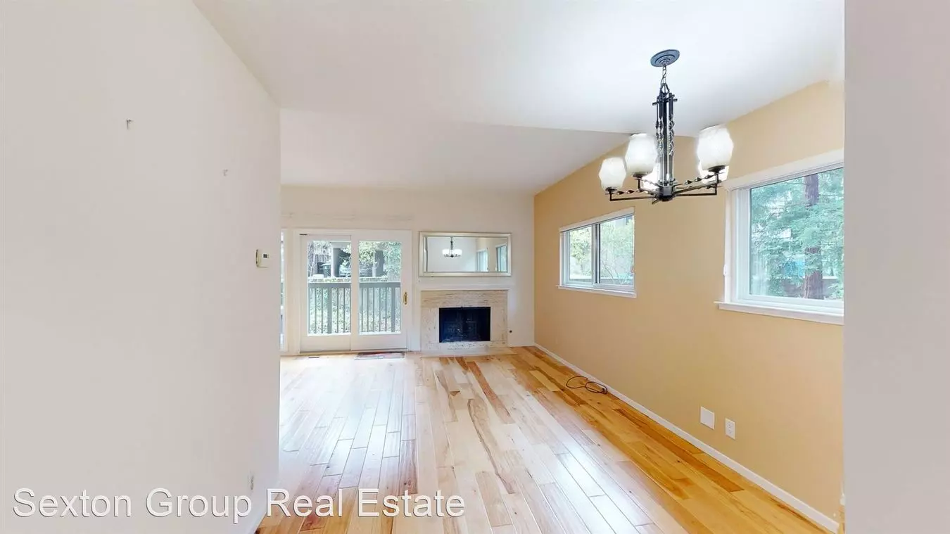 Beautiful updated condo photo 4