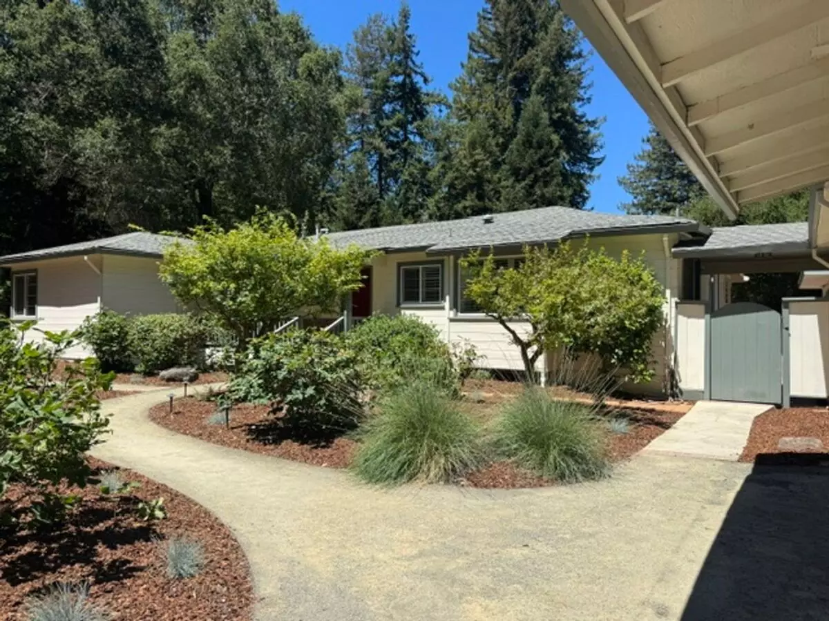 Fabulous Single Level Lafayette Home Nestled At The End Of A Tree-lined Drive. photo 4