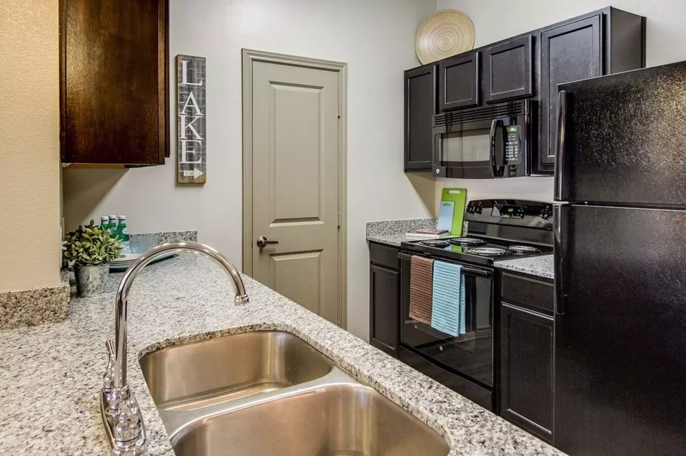 The Lakeshore photo 2