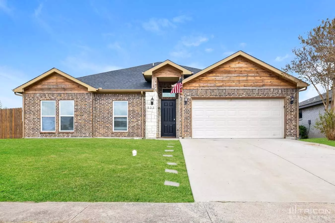 933 Woodcrest Drive, Lancaster, TX 75134 photo 2