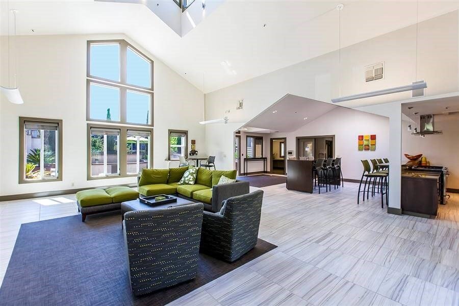 Larkspur Courts photo 2
