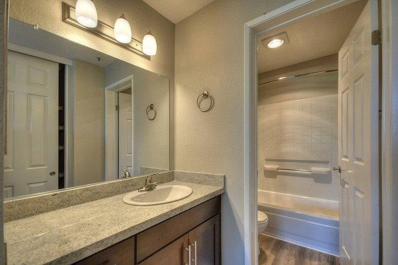 Larkspur Courts photo 5