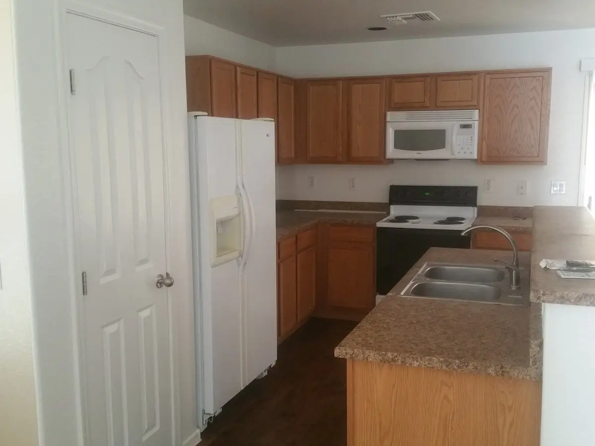 Beautiful 2 Story Home On Corner Lot!!! First Month Free Rent When You Apply Within 48 Hours Of Touring! photo 4
