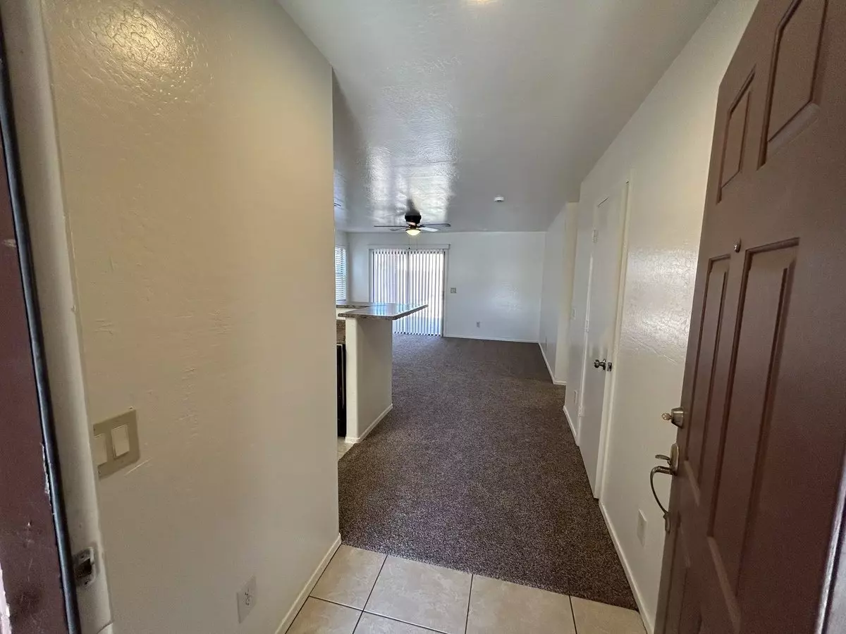 7028 S 46th Dr photo 4