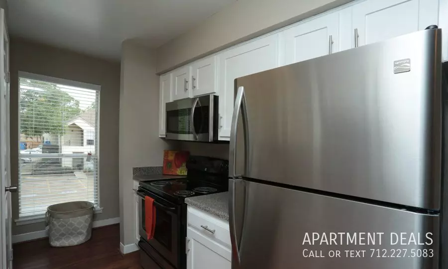 1117 West Main Street, League City, TX 77573 photo 2