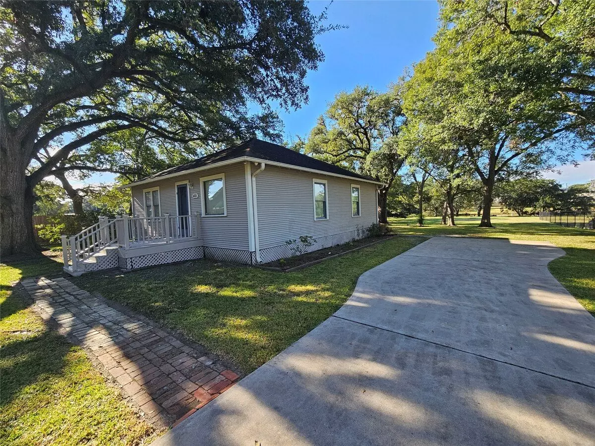 603 Landrum Avenue, League City, TX 77573 photo 2
