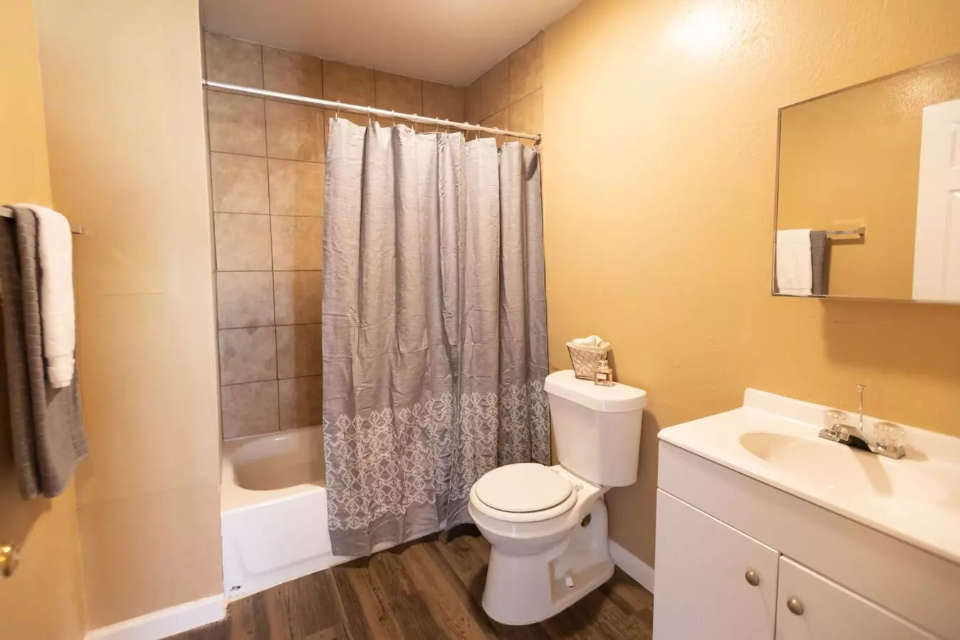 St. Charles Place Apartments photo 4